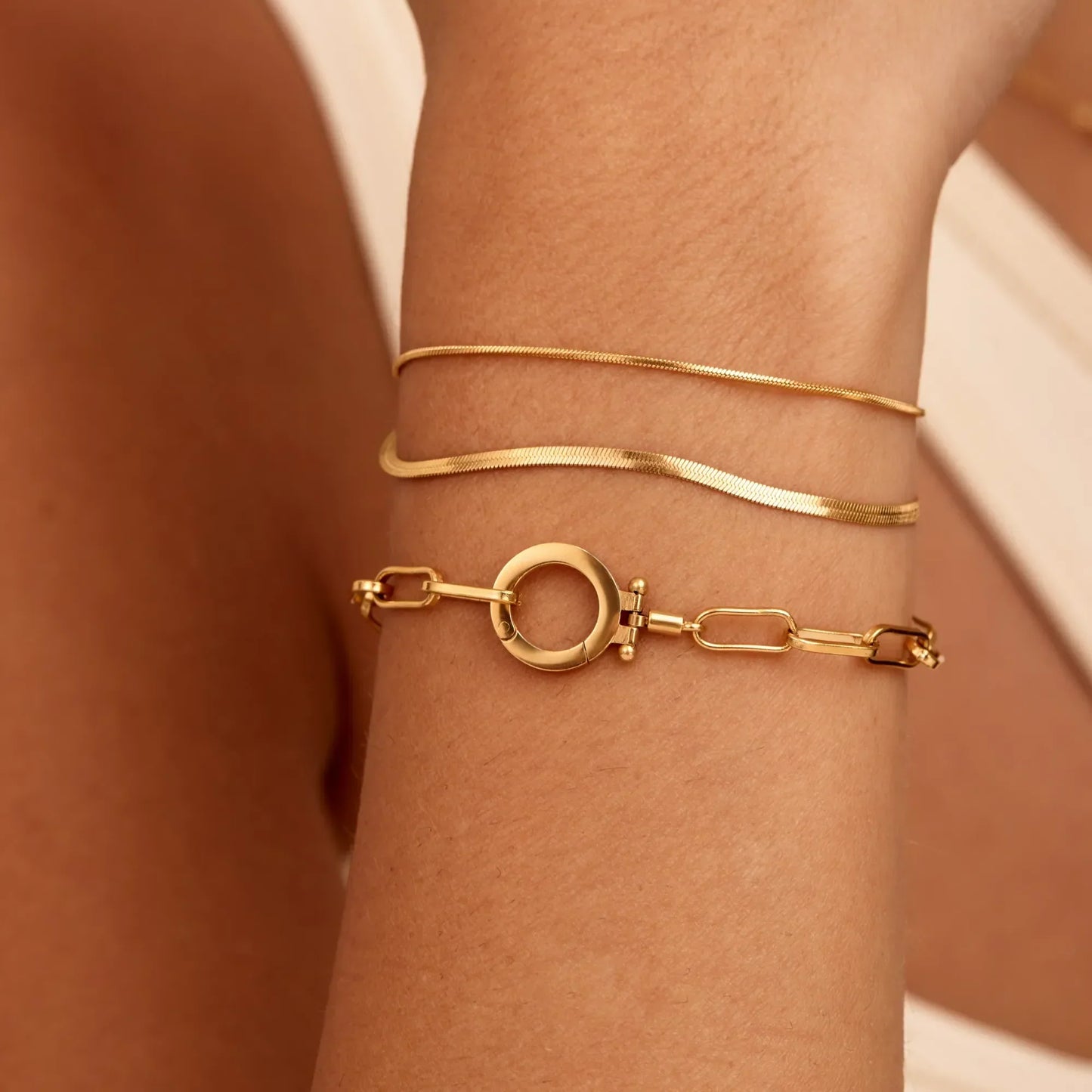18K gold paperclip chain bracelet detail — Olivia Jewelry