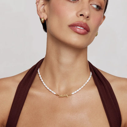 Personalised name pearl necklace close-up — Olivia Jewelry